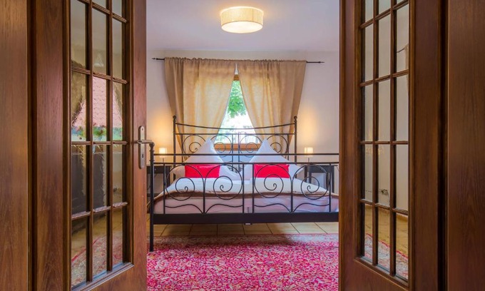 Rust Apartment | EPA Apartment - España style