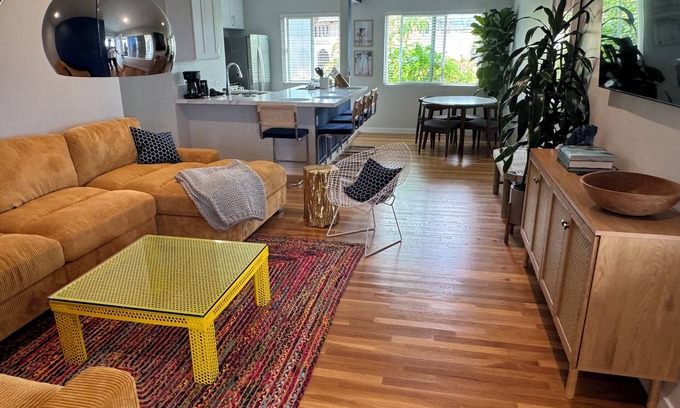 Village of La Jolla Apartment | EPIC 2-bedroom apartment/Steps to beach/AC and WiFi/Just Remodeled