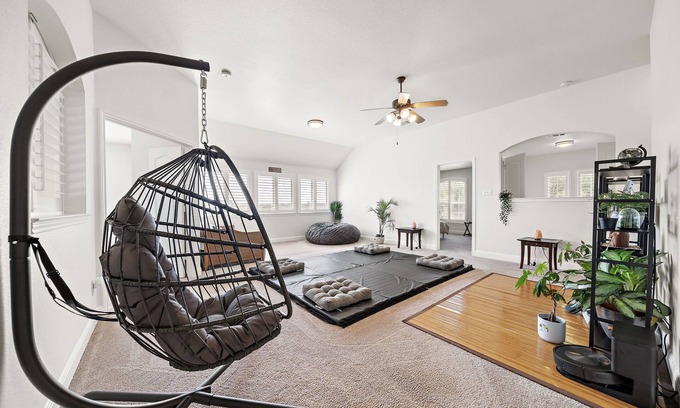 West Oak Hill House | Epic Austin Getaway Gym Yoga Yard BBQ Games WiFi