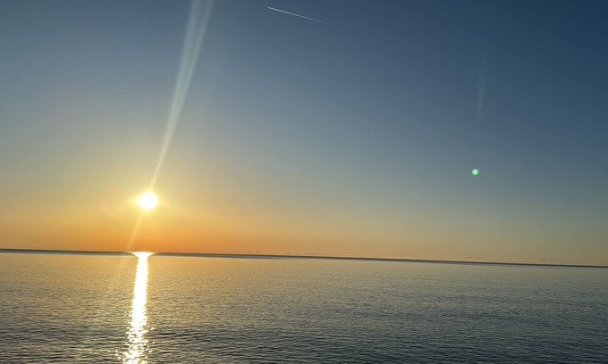 Leamington House | Erie’s Edge “Lakeside Retreat With Spectacular Sunrises & Garden Views”