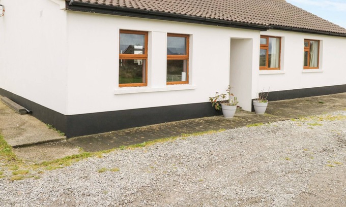 Ballyconneely Cottage | ERRISBEG, pet friendly in Ballyconneely, County Galway