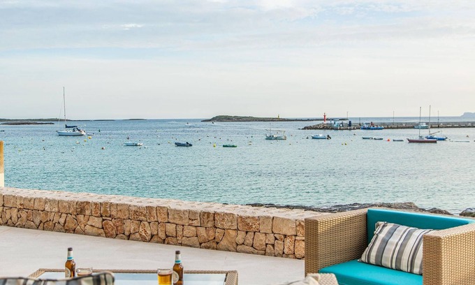 Colonia Sant Jordi Villa | Es Turó, luxury beachfront apartment in Colonia San Jordi