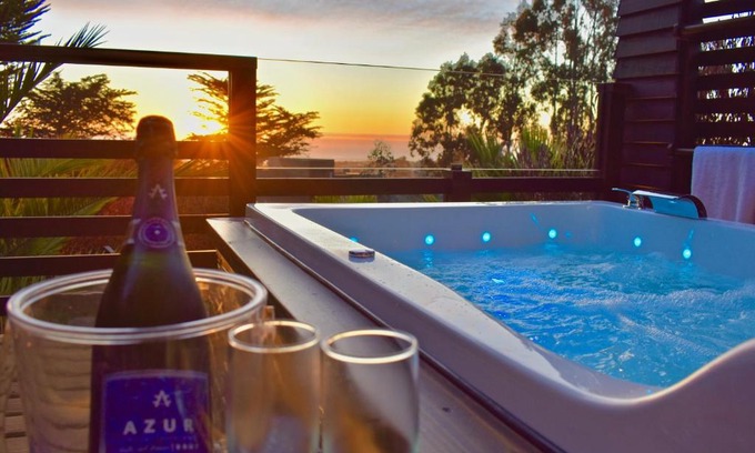 Pichilemu House | - ESCAPADA DE LUJO PARA DOS - Casa Boutique Privada - Vistas al Océano - Parrilla y Fogón en Quincho Privado - Insumos desayuno - Tu estadía incluye GRATIS 1 Sesión de Hidromasaje & Cromoterapia bajo las estrellas en Jacuzzi Privado
