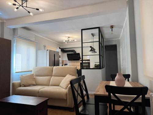 Burgos Apartment | EscapadaBurgos, Alma Sutil, tu hogar familiar en el corazón de la ciudad de Burgos