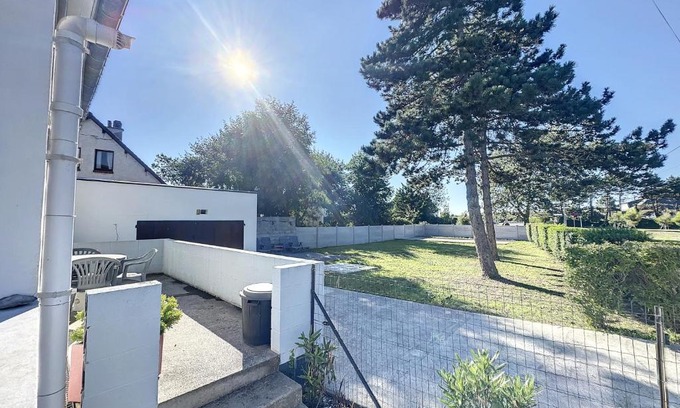 Cayeux-sur-Mer Apartment | Escapade à 700m de la mer, parking et terrasse le capucin