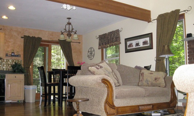 Bushkill House | Escape to a BEAUTIFUL Secluded, Streamfront w/HOT TUB-Private Lake Community