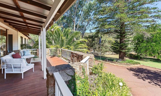 Darlington House | Escape to Darlington Bliss: Serene Nature Retreat!