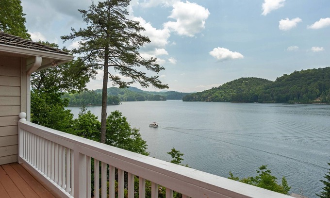 Cullowhee House | Escape to Lake Glenville