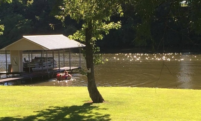 Rogersville House | Escape to our quiet river house on Bluewater Creek.