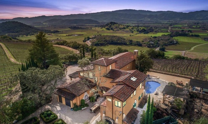Napa Valley House | Escape to Paradise: A Stunning Tuscany-Style Home with Views of Vineyards