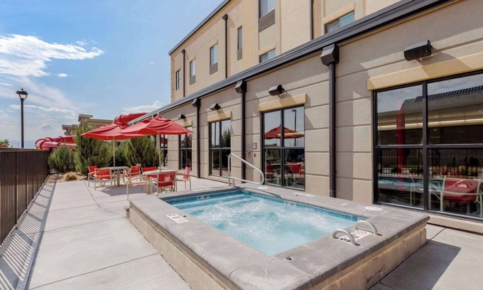 Loveland Hotel | Escape to Suite with Relaxing Atmosphere Near Boyd Lake State Park