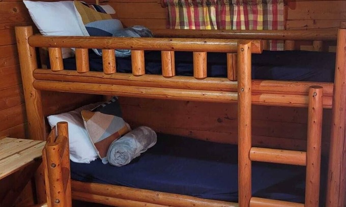 Texarkana Cabin | Escape to Texarkana's Log Cabin 2 with All the Comforts!