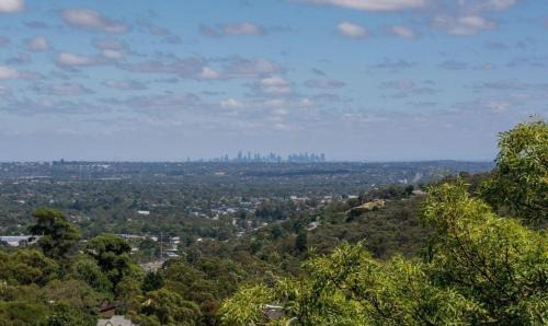 Upper Ferntree Gully House | Escape to the Hills- Charming home with city views & close to the to the 1000 steps