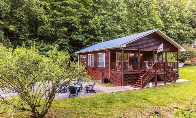 Cherokee House | Escape to the serene Diamond Creek Cabin