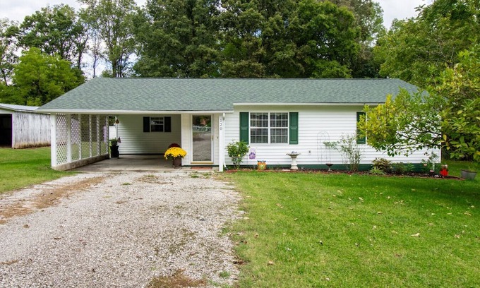 Harriman House | Escape to the The Hideaway in Harriman, TN