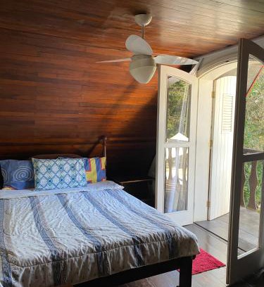 Monte Verde Ski Chalet | Espaço arborizado com Casa e Chalé em bairro nobre de Monte Verde
