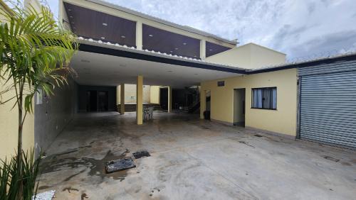 Trindade House | Espaço Frente ao Lago