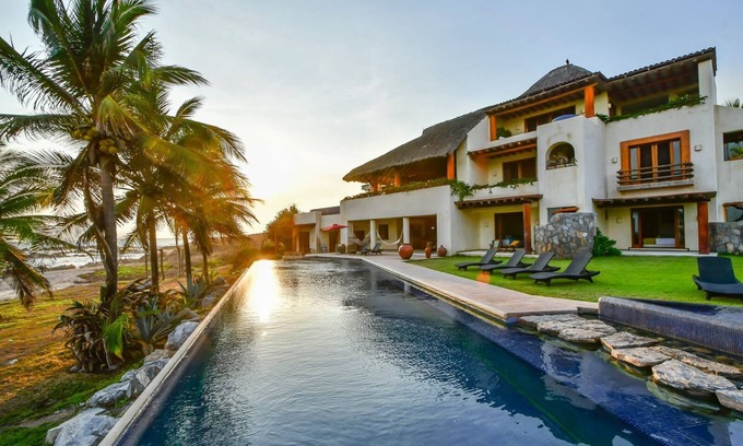 Petacalco Apartment | Espectacular Beachfront House near Troncones