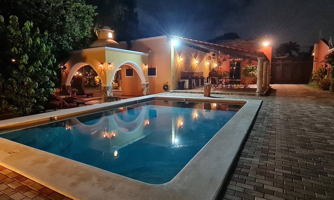 Centro Villa | Espectacular casona con alberca y jardines