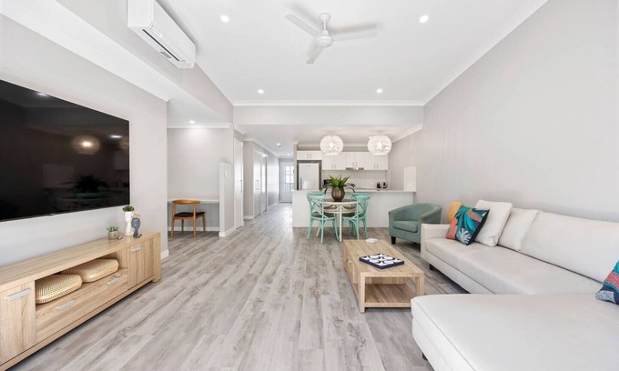 Urangan Apartment | Esplanade Escape A Fresh Coastal Family Hideaway