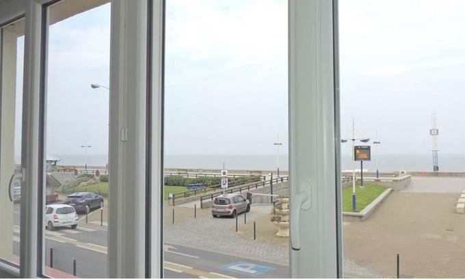 Le Treport Apartment | ESPLANADE FRONT DE MER 109 1er Etage Lit fait wifi Taxe de Séjour incluse