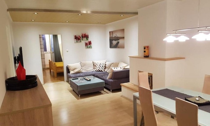 Wittau Apartment | Esslinger Hauptstr Spacious apartment with loggia