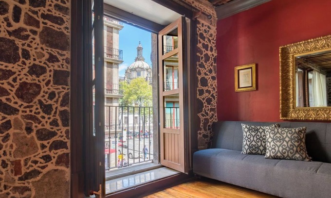 Historic Center Apartment | est. 1598 1BR. suite + Cathedral View + balconies CASA SAUTO