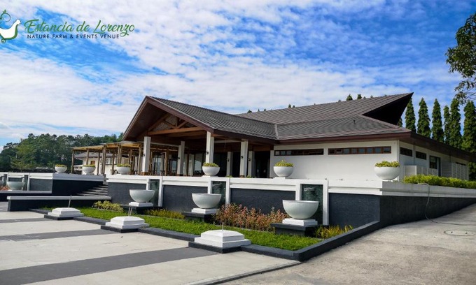 Capas Hotel | Estancia De Lorenzo Tarlac