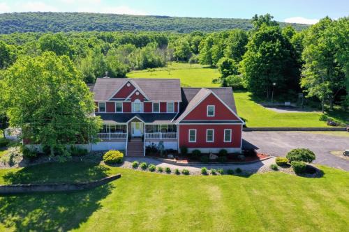 Newburgh House | Estate with pool on 11 beautiful acres