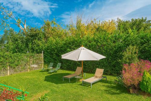 Pylos-Nestoras Apartment | Estia Coastal Dream - Lush & Enchanting Garden Gem