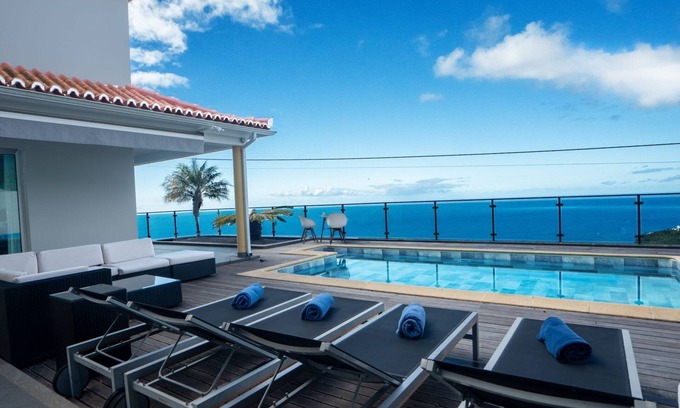 Calheta House | Estrela do Mar - Lovely, Sun Filled Villa
