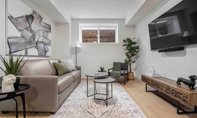 Banff Trail House | Ethereal Escape 2BR Suite Sleeps 6 AC near UofC