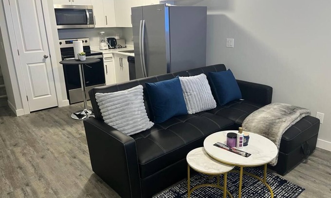 Saskatoon House | Euler's New Suite in Brighton