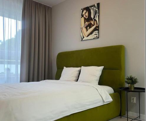 Tomaszow Mazowiecki Apartment | EUROPA22 "Apartament Delux" z wanną - CENTRUM MIASTA balkon z widokiem na park i staw z fontannami Blisko Sądu Rejonowego