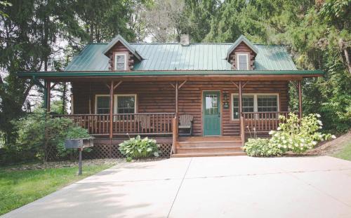 Millersburg House | Evergreen Cabin by Amish Country Lodging