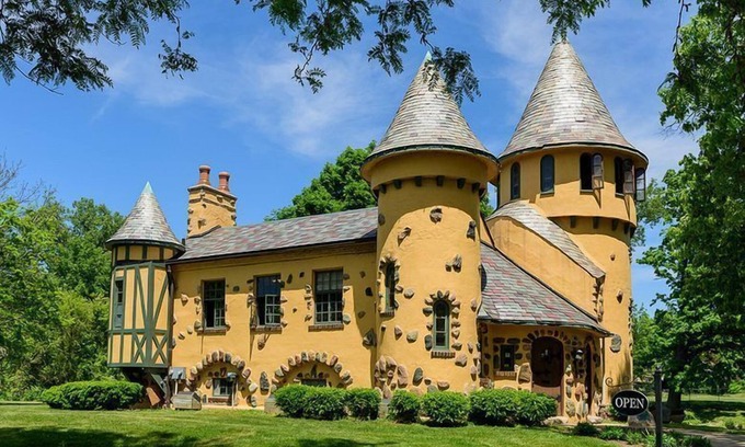 Chesaning House | Everything You Need For The Perfect Vacation! Free Parking! Pets Are Welcome!