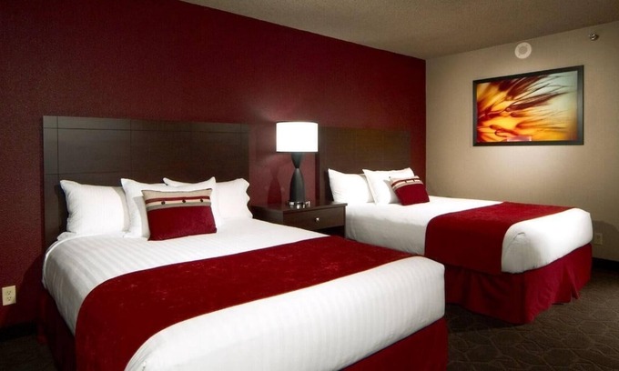 Laughlin House | Everything You Need For A Comfortable Stay! 4 Modish Units, Dining, Gambling!