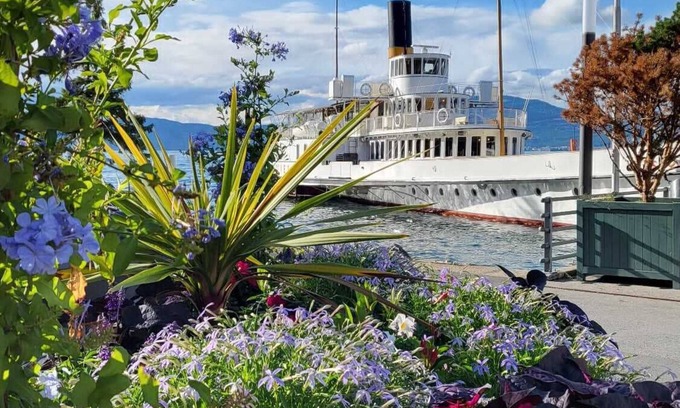 Maxilly-sur-Leman Apartment | Evian/Maxilly: Beautiful fully renovated apartment on the shores of Lake Geneva