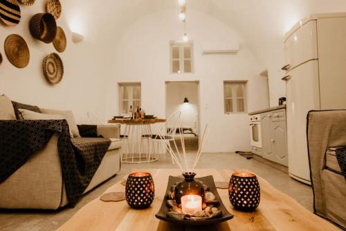 Fira House | EvnOikon I- Jacuzzi Cave House in Fira