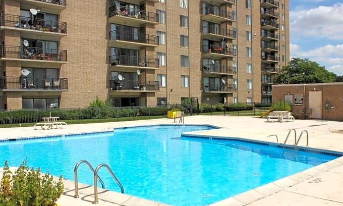 Southfield Condo | ExactlyWhere you need to be! Shabby Chic Swanky Bachelorette Pad