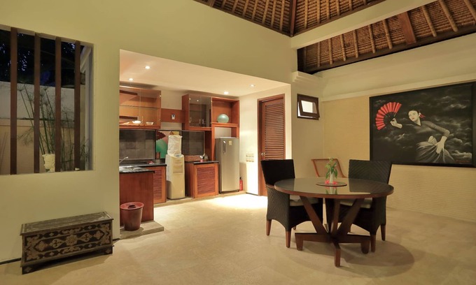 Mangsit House | Excellent Romantic Private Pool Villa