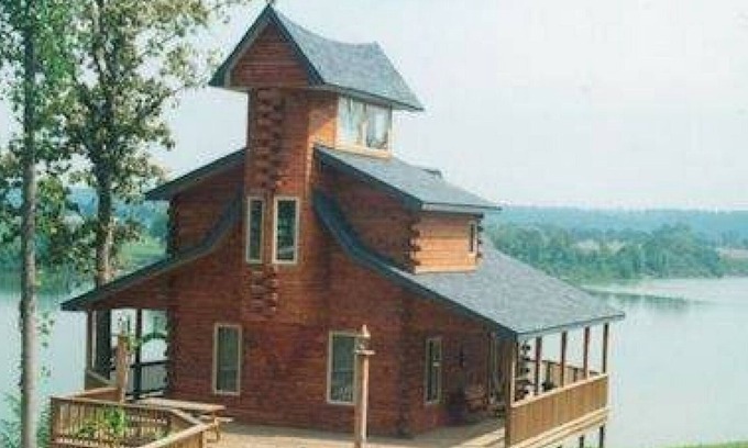 Magnet Cabin | Exceptional views of the Ohio River and accommodates 2 boats