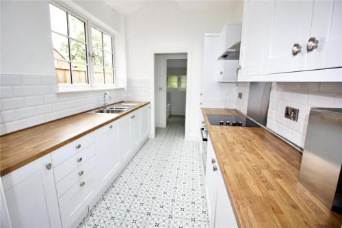 Coventry House | Exceptionally Stunning Four Bed Terraced House With Two Bathrooms- Recently Renovated