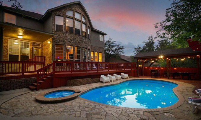 Vance Jackson House | Exclusive and modern
