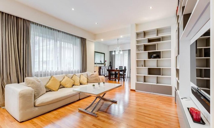 EUR Apartment | Exclusive Apartment in Eur Lake