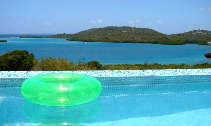 Fraile House | Exclusive home with pool and breath taking ocean views.