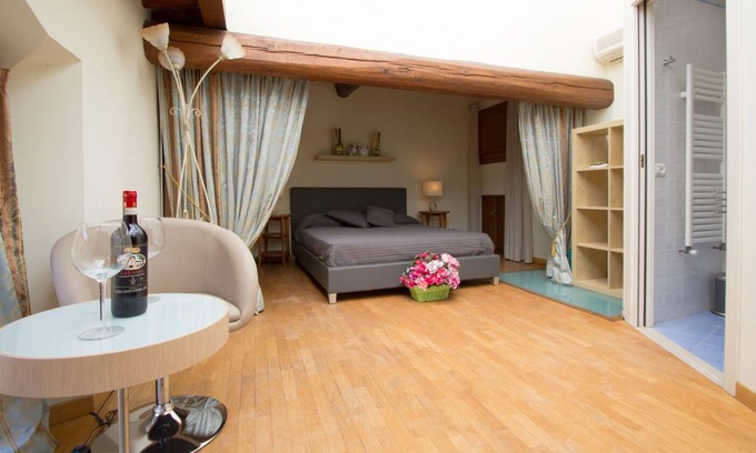 San Lorenzo Apartment | Exclusive Loft in the heart of Florence with A/C and Wi-Fi