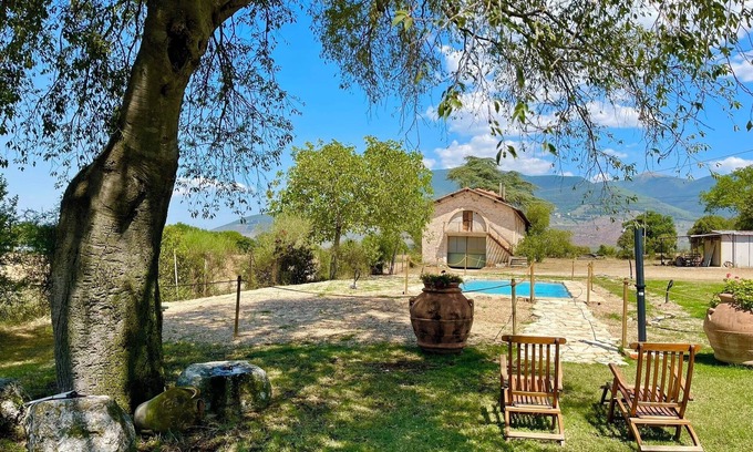 Poreta House | EXCLUSIVE POOL-OPEN ALL YEAR/SPOLETO BIOFARM-SLEEPS 8/WALK TO SHOPS, BAR ETC