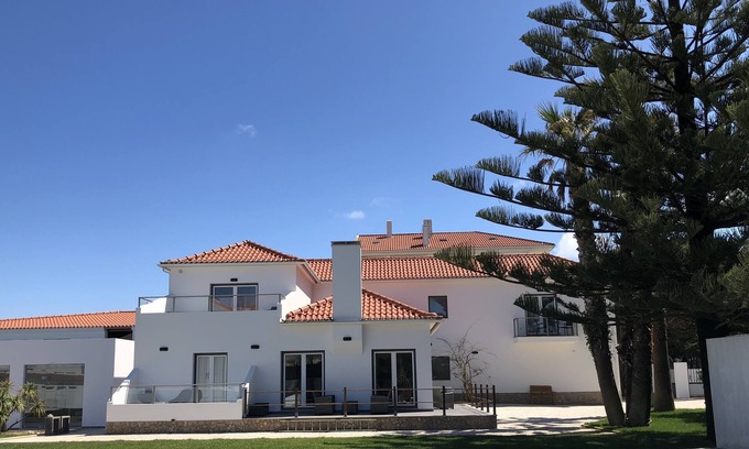 Consolacao House | Exclusive rental boutique hotel, pool, jacuzzi, serviced, B&B 2 minutes to beach