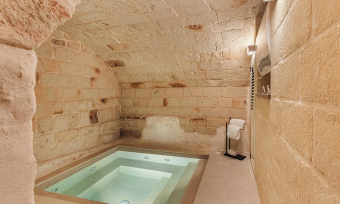 Fasano House | [Exclusive - Suite] SPA with Whirpool Jacuzzi